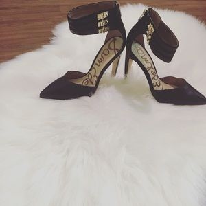 Sam Edelman black pumps